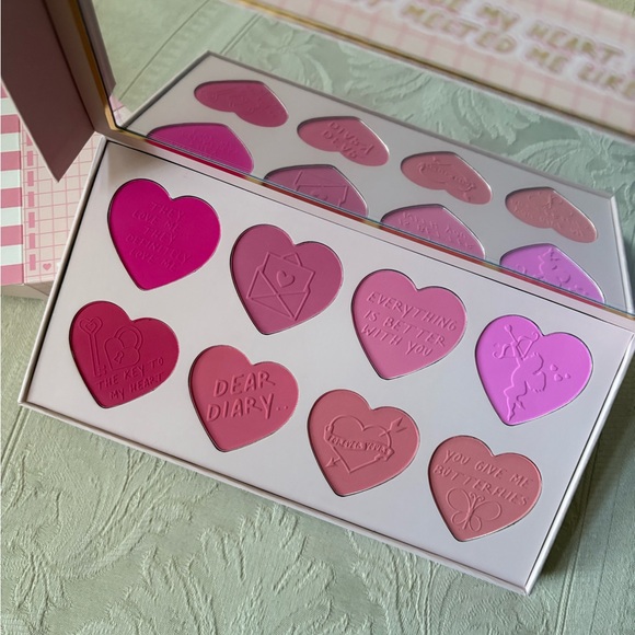 P. Louise My First Blush Palette Romantic Pink Hues Hearts BNIB - Picture 5 of 14